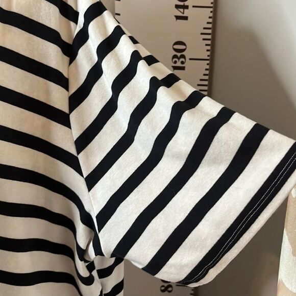 Lane Bryant black & white stripes short sleeves scoopneck split hemline SZ 26/28 - Picture 3 of 11